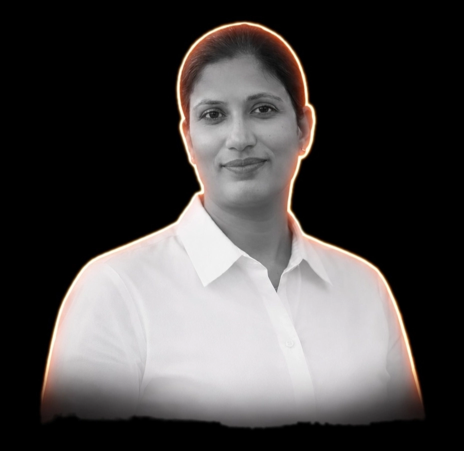 Freelance-digital-marketing-strategist-in-abu-dhabi-Professional lady's headshot